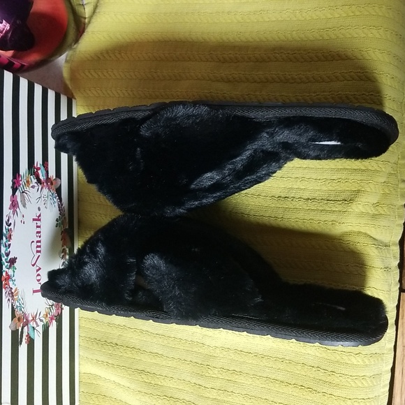 Lov Mark Black Faux Fur Slippers NIB - Picture 5 of 8